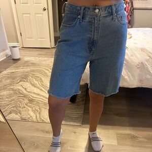 Universal thread vintage straight cut off capris